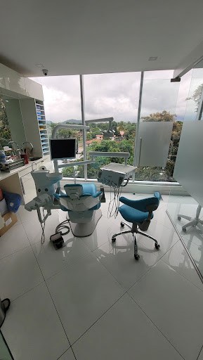 Clínica Dental Anguizola y Anguizola