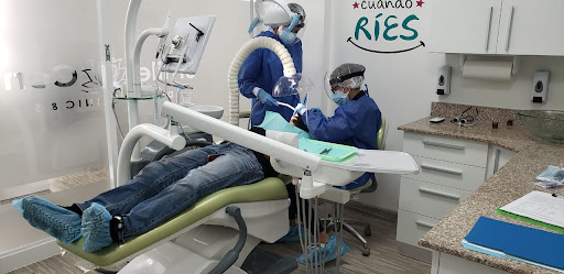Smile Center Dental Clinic & Spa. Clínica Dental en David.