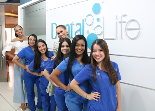 Dental Life Ortodoncia y Estetica Dental Diseño de Sonrisa Implantes Dentales Panama