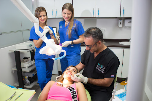 Dr. Virgilio Castillero | Implantes Dentales en Panamá